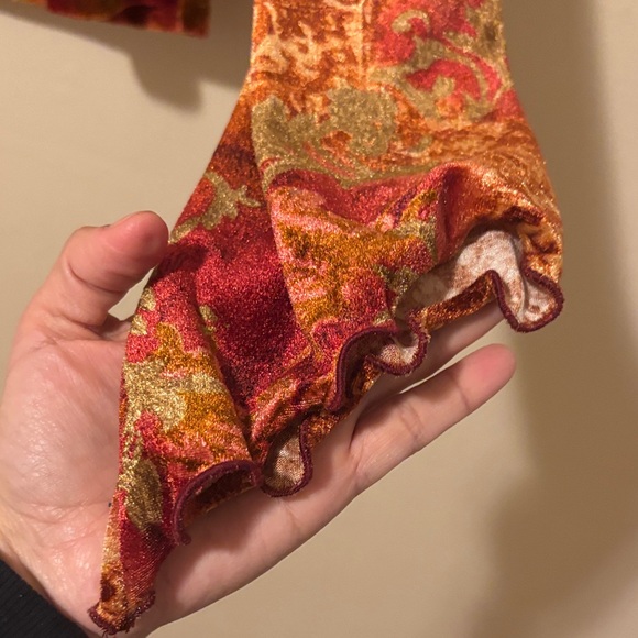 Chic Women's Red and Gold Blouse - Picture 8 of 9